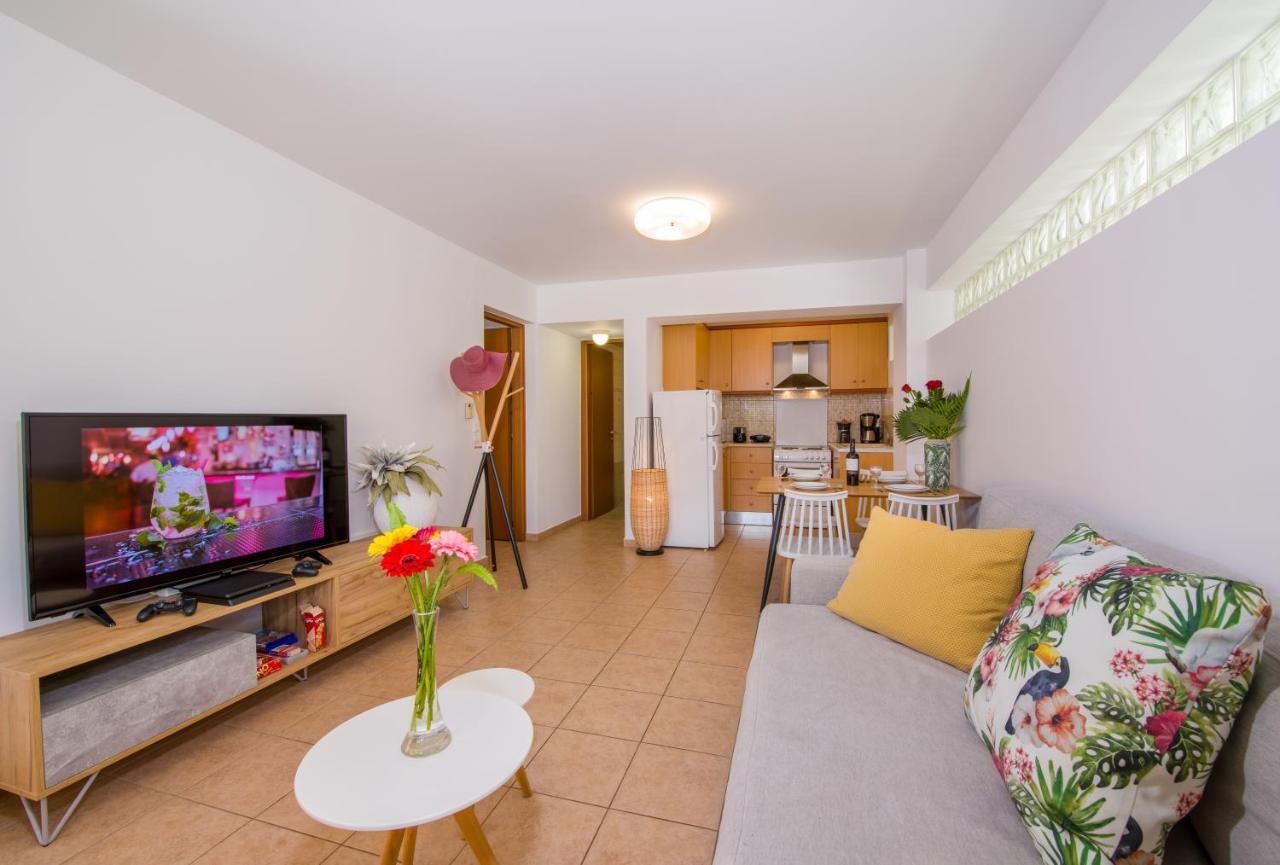 Manolia Dream Apartment 30M To The Beach Agia Marina Dış mekan fotoğraf